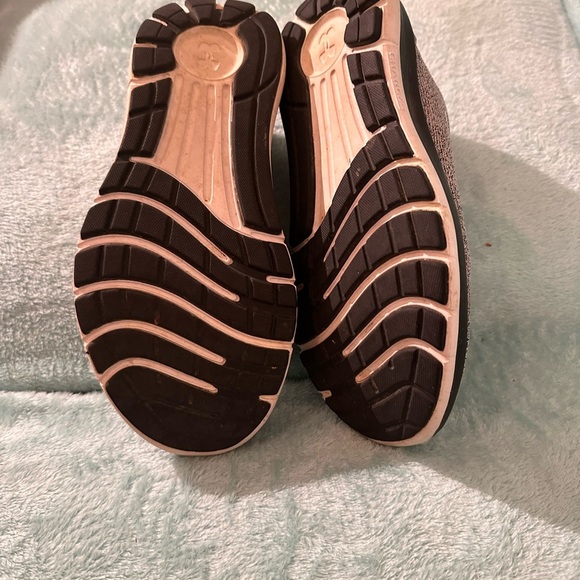 Under Armour Women's Gray Athletic Shoes - Picture 8 of 8